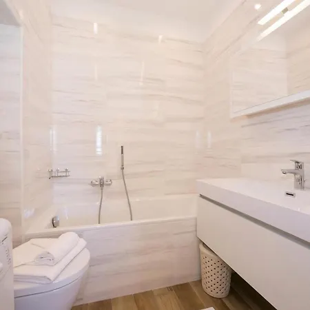 Evelyn Terrazzo Apartment Menaggio